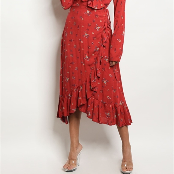 LAST 1! RED FLORAL PRINT WRAP DRESS - Picture 2 of 3